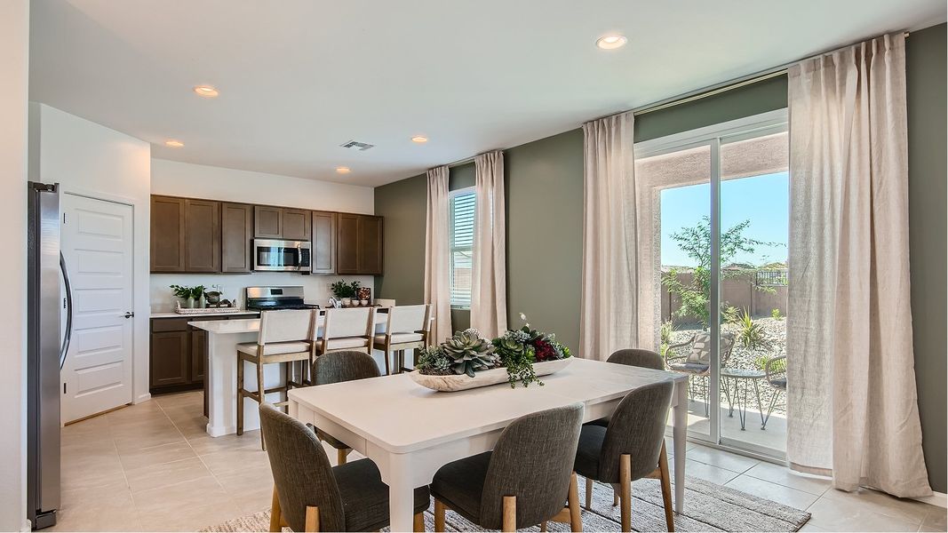 4049 Avery Dining 1of2 F1 Base2