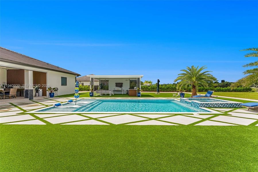 Exterior details and patio area of a home in , Miami (Image 16).