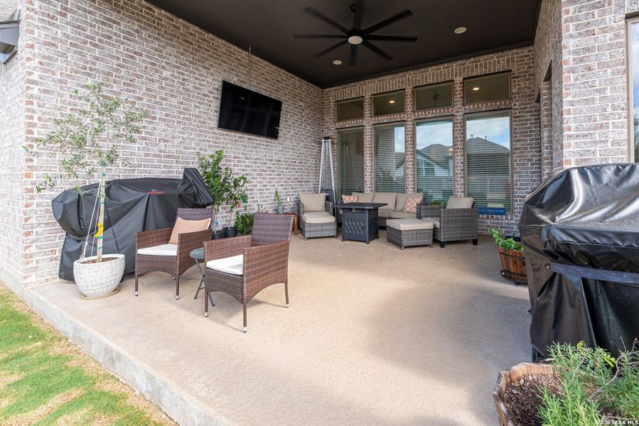 Exterior details and patio area of a home in Meadows of Mill Creek, Seguin (Image 25).