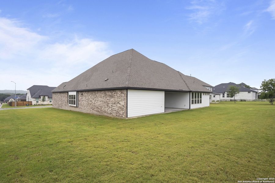 Image 34 of a home in Potranco Oaks.