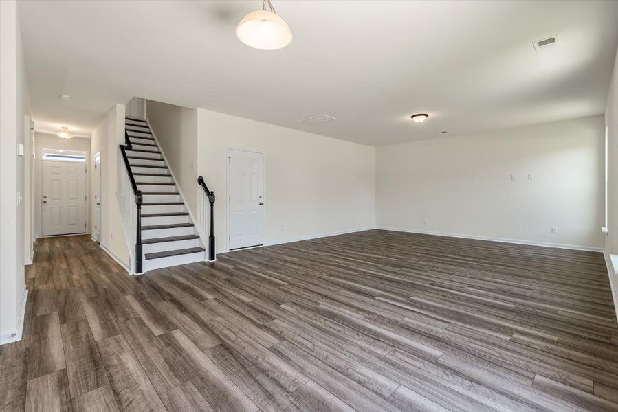 Spacious, unfurnished interior of a new home in Oakley Pointe, Moncks Corner (Image 18).