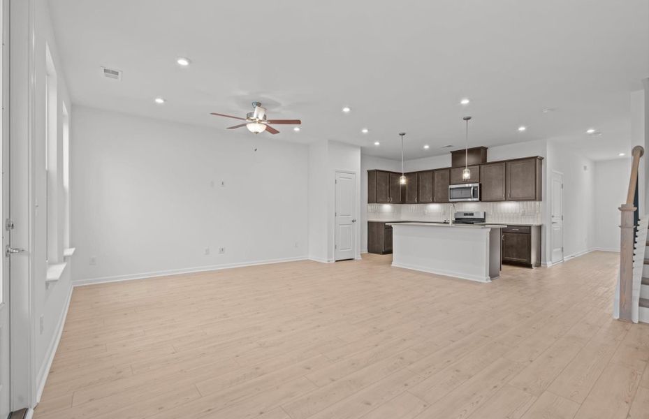 Spacious, unfurnished interior of a new home in Alston Park, Greenville (Image 17).