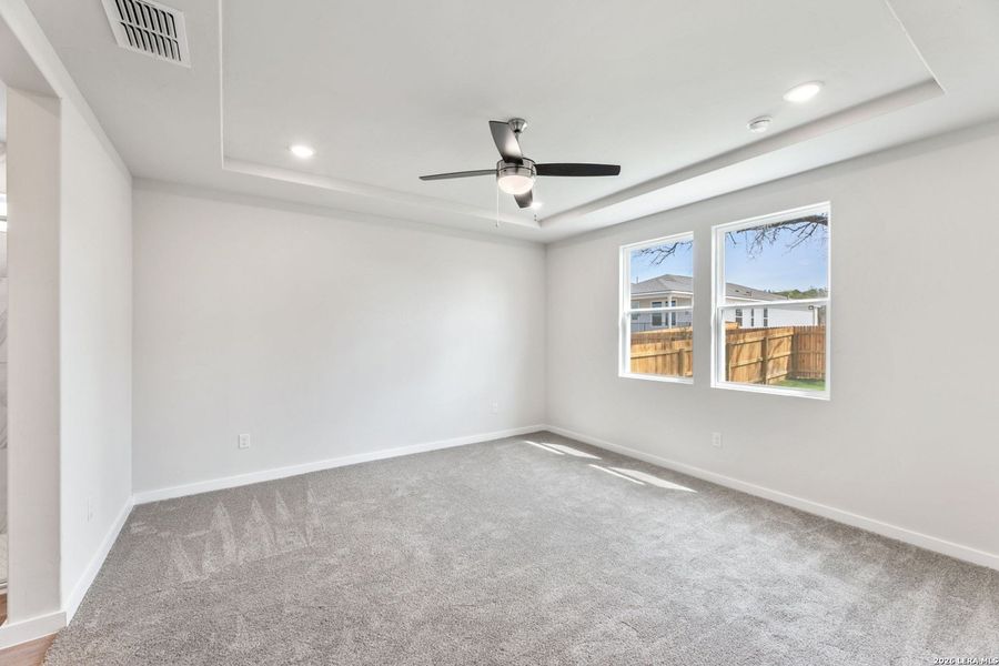 Spacious, unfurnished interior of a new home in Hunter's Ranch, San Antonio (Image 8).