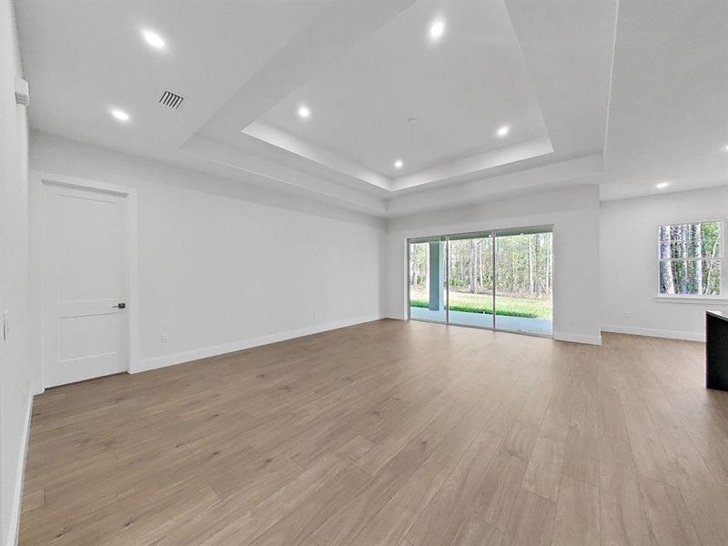 Spacious, unfurnished interior of a new home in Southern Hills Plantation, Brooksville (Image 44).