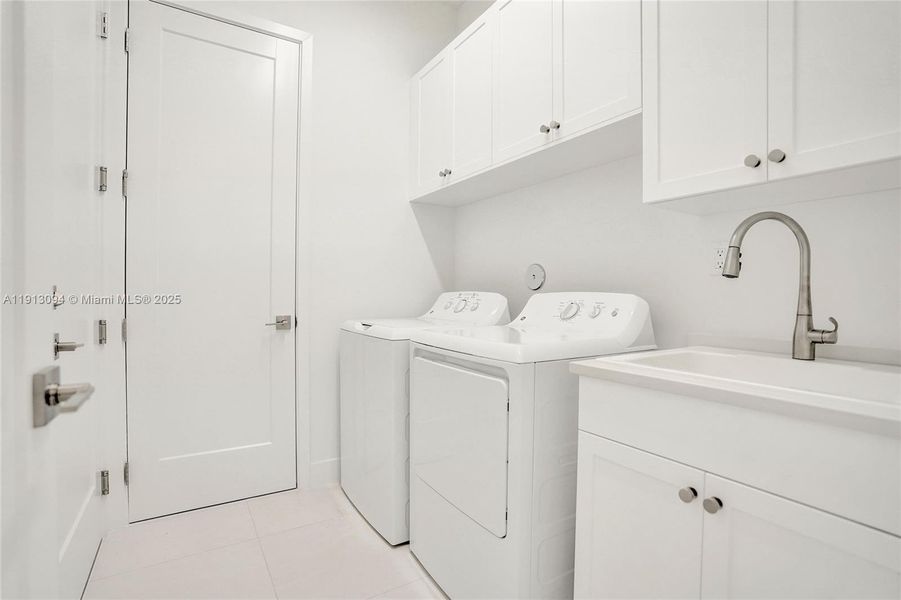 Furnished interior view inside a new home in Apex at Avenir, Palm Beach Gardens (Image 14).