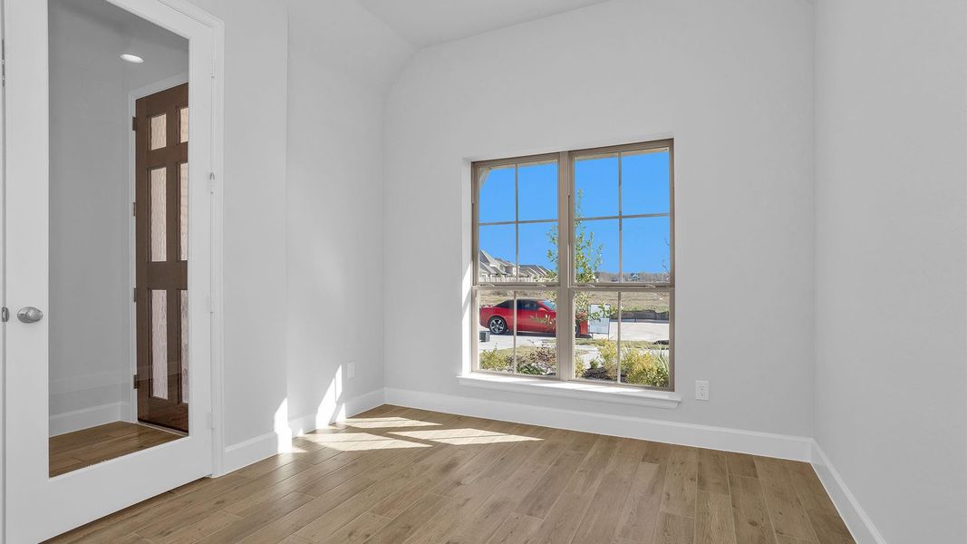 Spacious, unfurnished interior of a new home in Valencia, Manvel (Image 14).