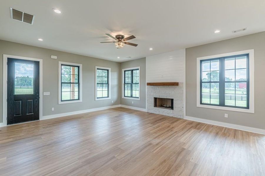 Spacious, unfurnished interior of a new home in , Bremen (Image 18).
