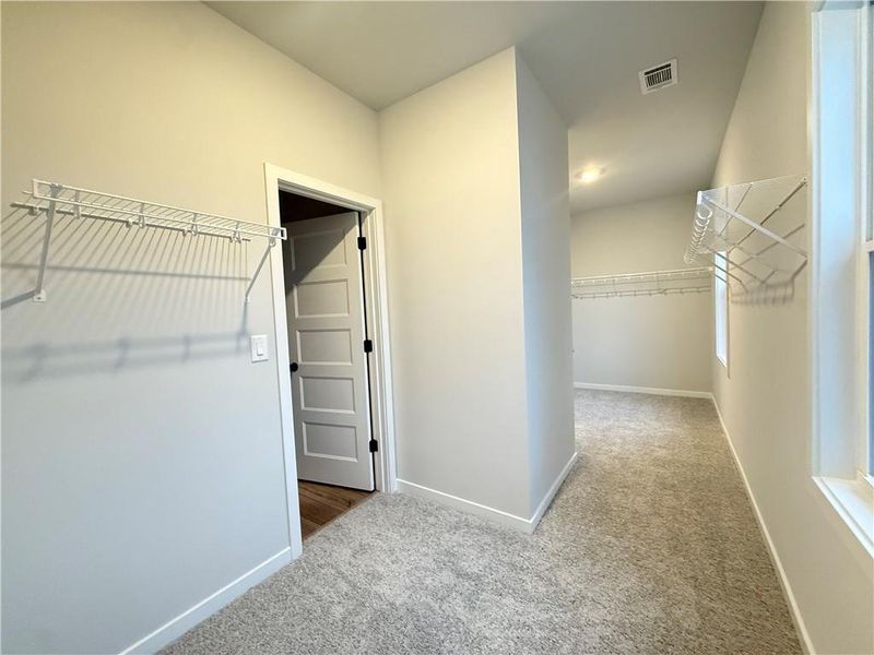 Spacious, unfurnished interior of a new home in Ponderosa Farms Manor, Gainesville (Image 33).