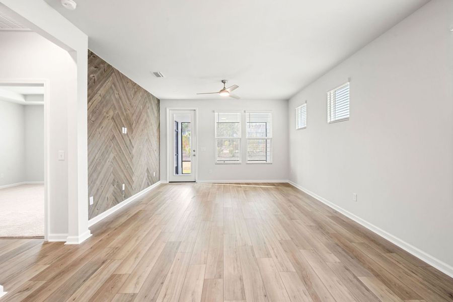 Spacious, unfurnished interior of a new home in Del Webb Savannah at Heartwood, Richmond Hill (Image 21).