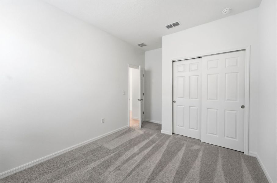 Representative unfurnished interior of a home built from the Haven by Risewell Homes in Cypress Bluff, Groveland (Image 18).