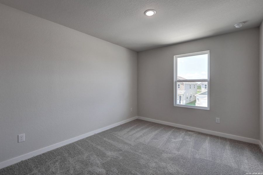 Spacious, unfurnished interior of a new home in Mesa Vista, San Antonio (Image 13).