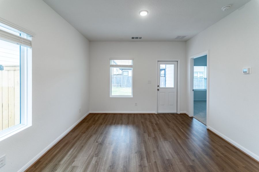 Spacious, unfurnished interior of a new home in Cool Water, Jarrell (Image 10).