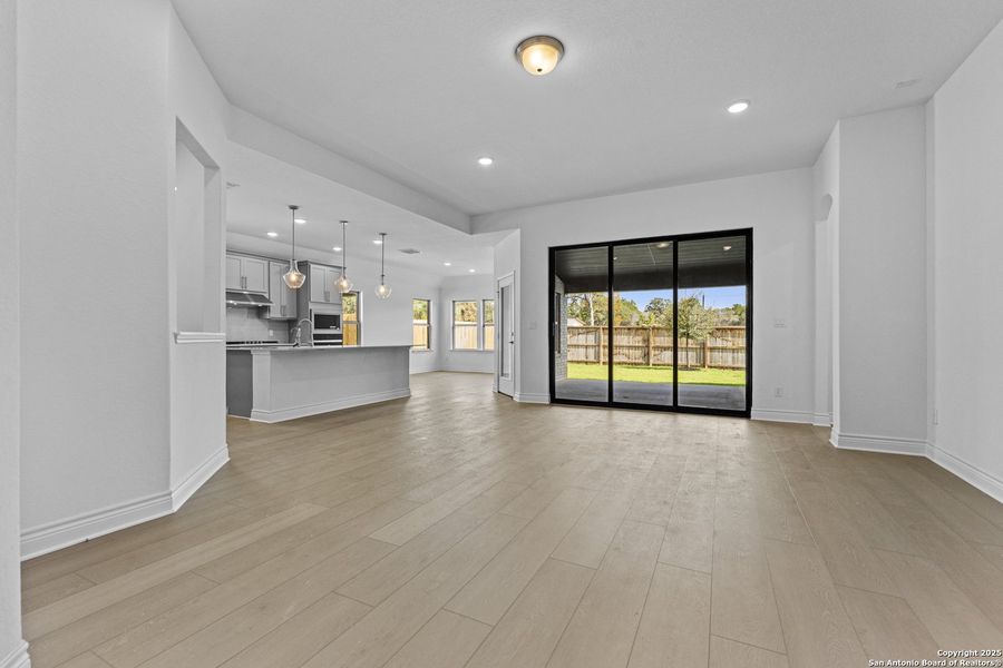 Spacious, unfurnished interior of a new home in Davis Ranch, San Antonio (Image 7). Spacious, unfurnished interior of a new home in Davis Ranch, San Antonio (Image 7).