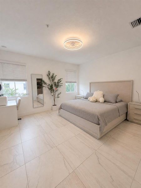 Master bedroom (2)