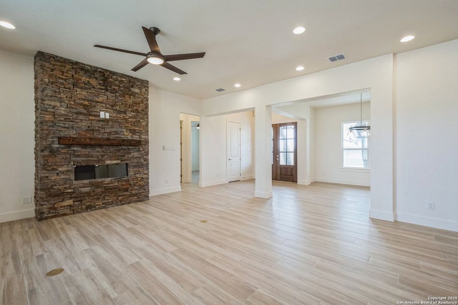 Spacious, unfurnished interior of a new home in , Floresville (Image 30). Spacious, unfurnished interior of a new home in , Floresville (Image 30).