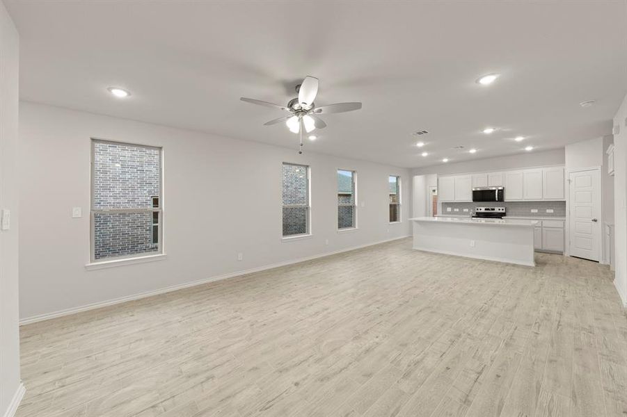 08. 3118 Yellow Pine - Family