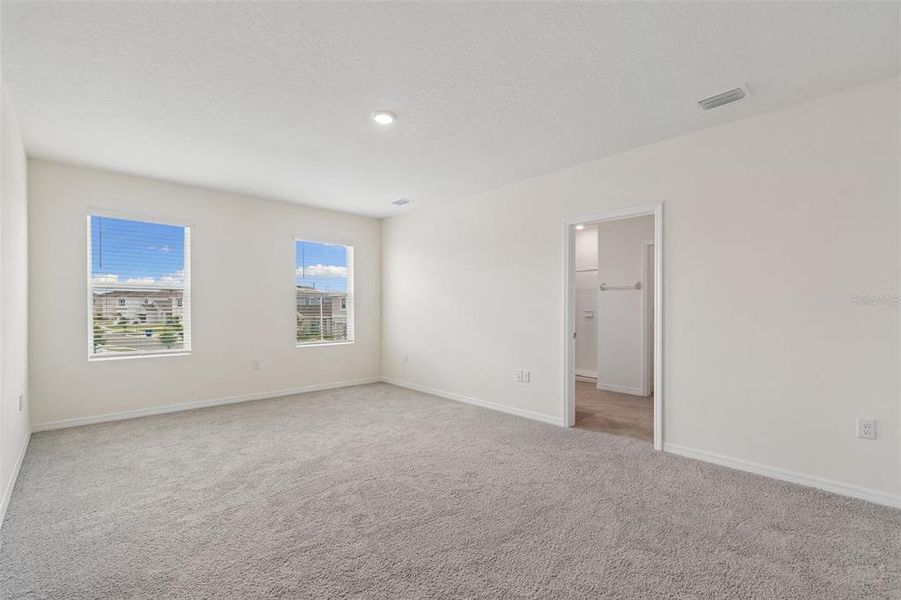 Spacious, unfurnished interior of a new home in Epperson, Wesley Chapel (Image 68).