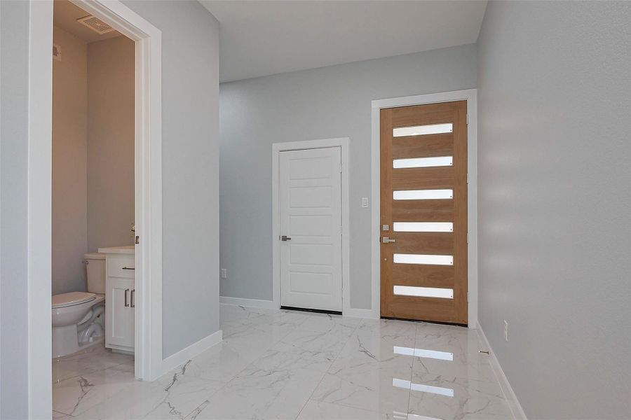 Spacious, unfurnished interior of a new home in , Houston (Image 11).