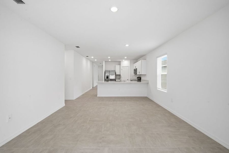 Spacious, unfurnished interior of a new home in Palm Wind, Hudson (Image 18).