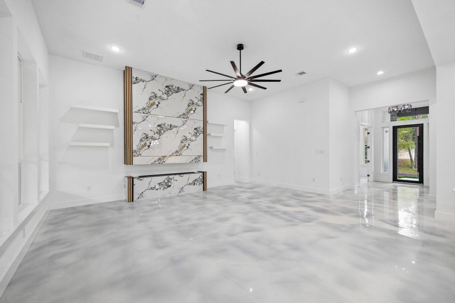 Spacious, unfurnished interior of a new home in , Huntsville (Image 14).