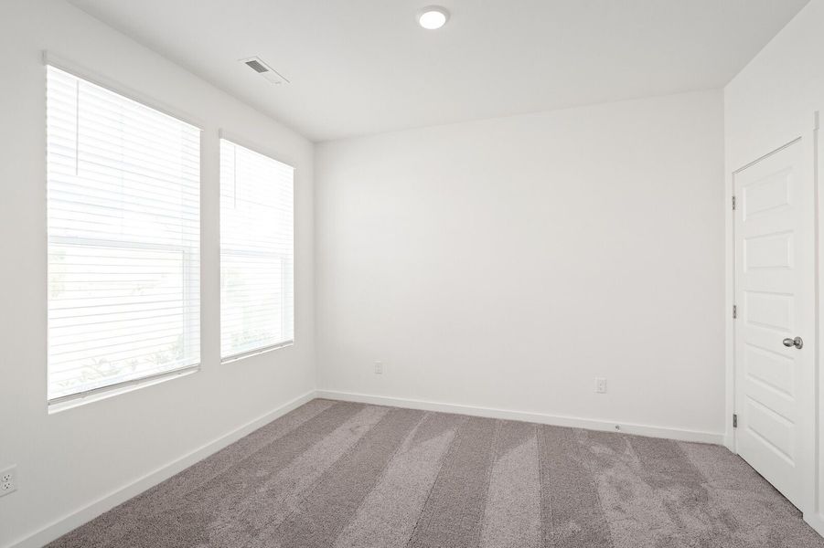 Spacious, unfurnished interior of a new home in Calista Farms, White House (Image 23).