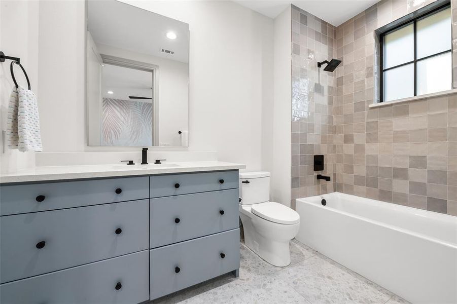 Bathroom with vanity and bathtub / shower combination