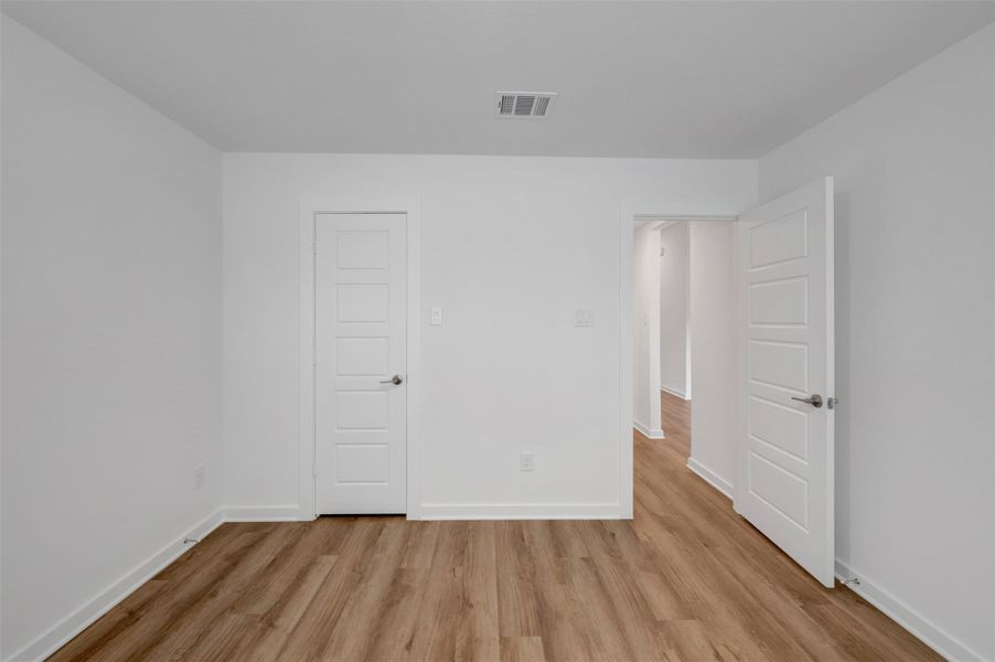 Spacious, unfurnished interior of a new home in Summerview, Fulshear (Image 20). Spacious, unfurnished interior of a new home in Summerview, Fulshear (Image 20).