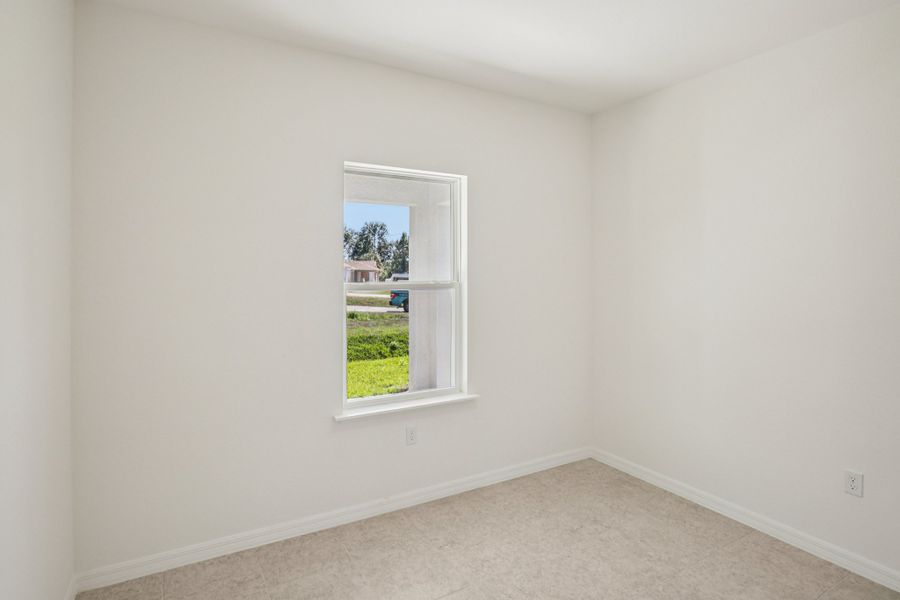 Spacious, unfurnished interior of a new home in Marion Oaks, Ocala (Image 33).