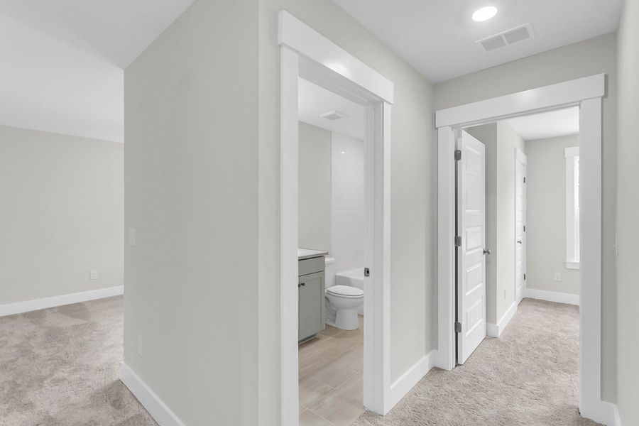 Spacious, unfurnished interior of a new home in , Summerville (Image 18).