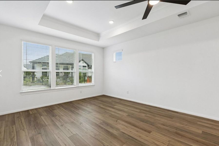 Spacious, unfurnished interior of a new home in Del Webb in Chambers Creek, Willis (Image 28).