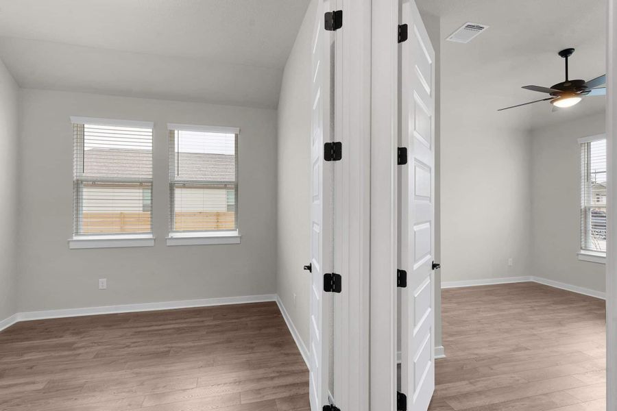 Spacious, unfurnished interior of a new home in Highland Village, Georgetown (Image 22).