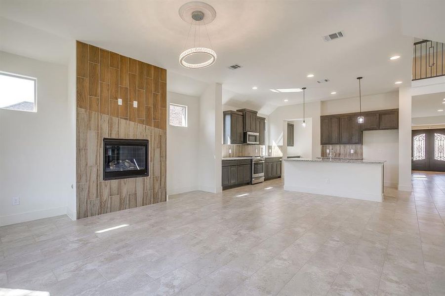 Spacious, unfurnished interior of a new home in , Fort Worth (Image 34).