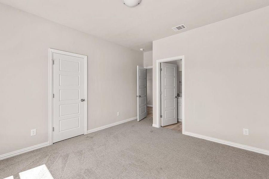 Spacious, unfurnished interior of a new home in , Fort Worth (Image 15).