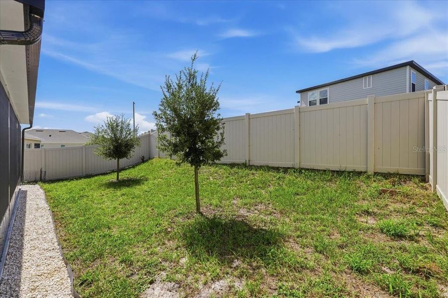 Exterior details and patio area of a home in Eden Hills, Lake Alfred (Image 22).