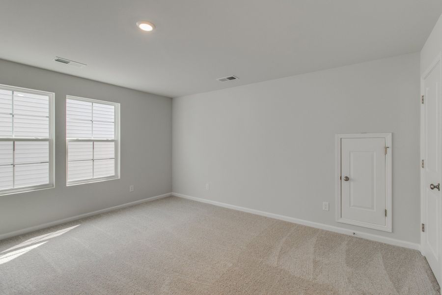 Spacious, unfurnished interior of a new home in Bluefield, Lexington (Image 31). Spacious, unfurnished interior of a new home in Bluefield, Lexington (Image 31).
