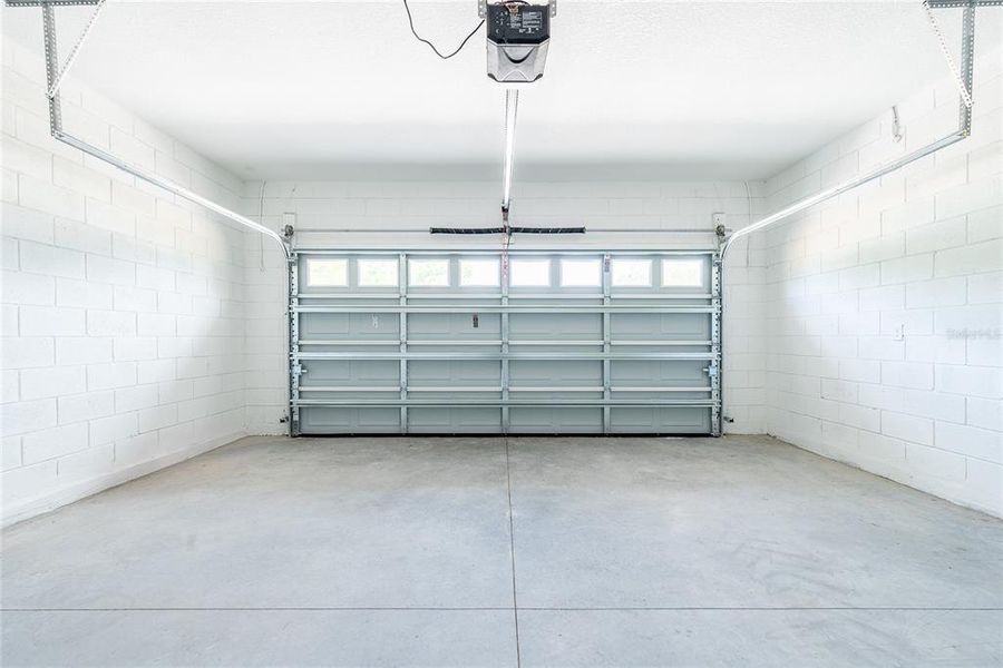 Spacious, unfurnished interior of a new home in , North Port (Image 29).