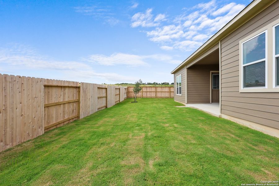 Exterior details of a home in Homestead, Schertz (Image 25).