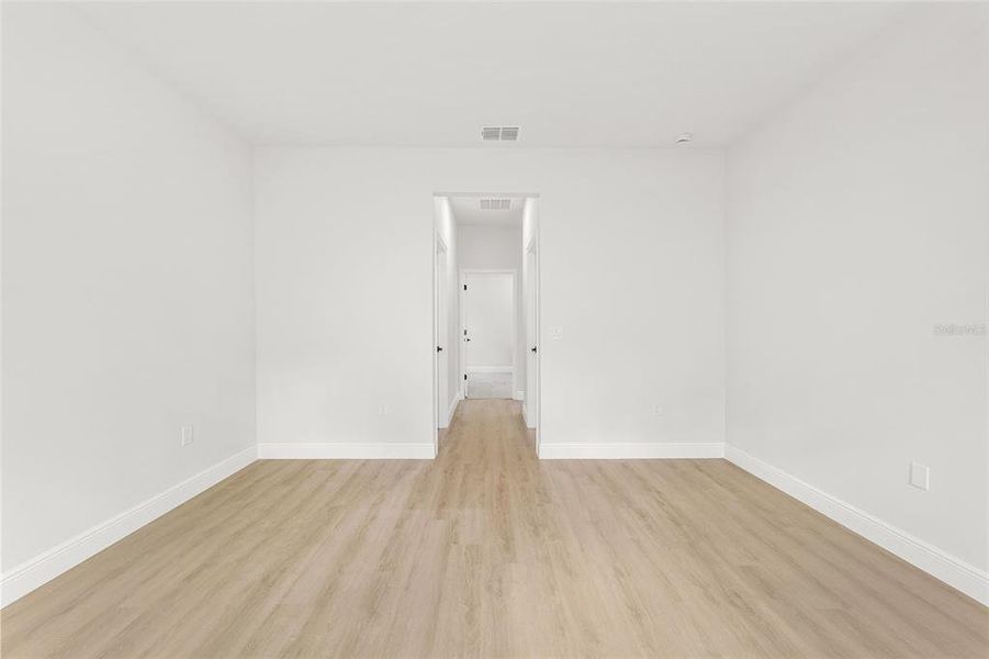 Spacious, unfurnished interior of a new home in , Citrus Springs (Image 27).