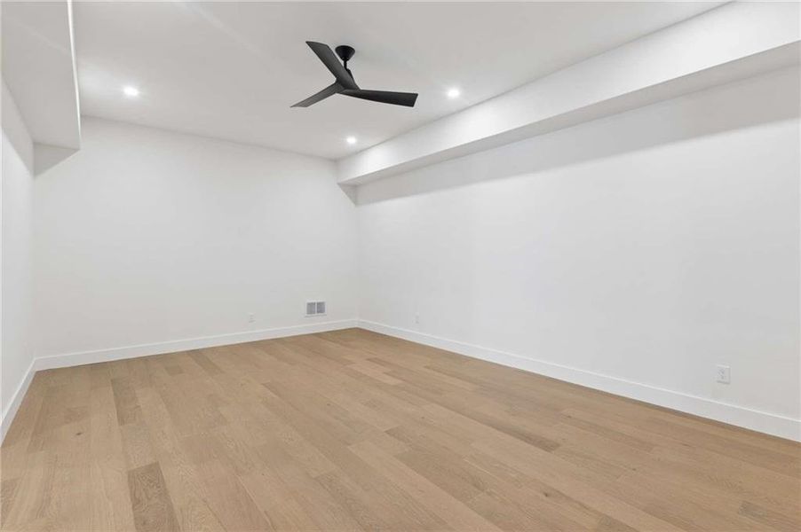 Spacious, unfurnished interior of a new home in , Brookhaven (Image 21).