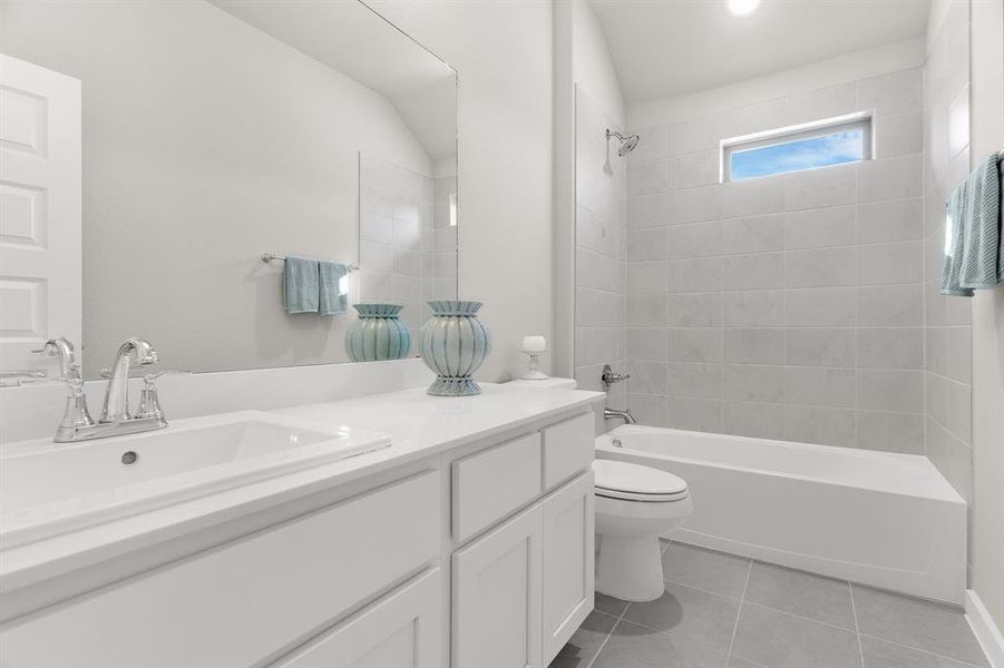 Furnished interior view inside a new home in Wolf Creek Farms, Melissa (Image 19).