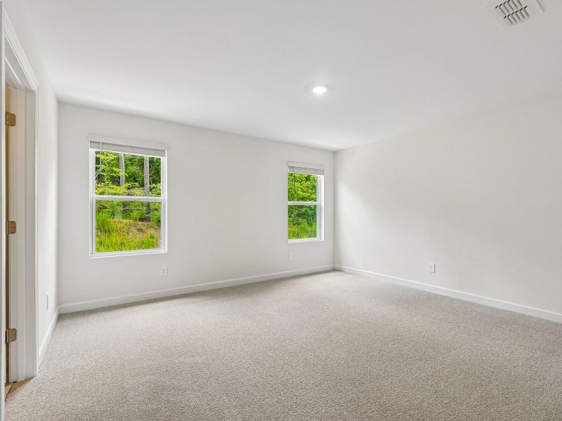 Spacious, unfurnished interior of a new home in Walnut Reserve, Conover (Image 15).