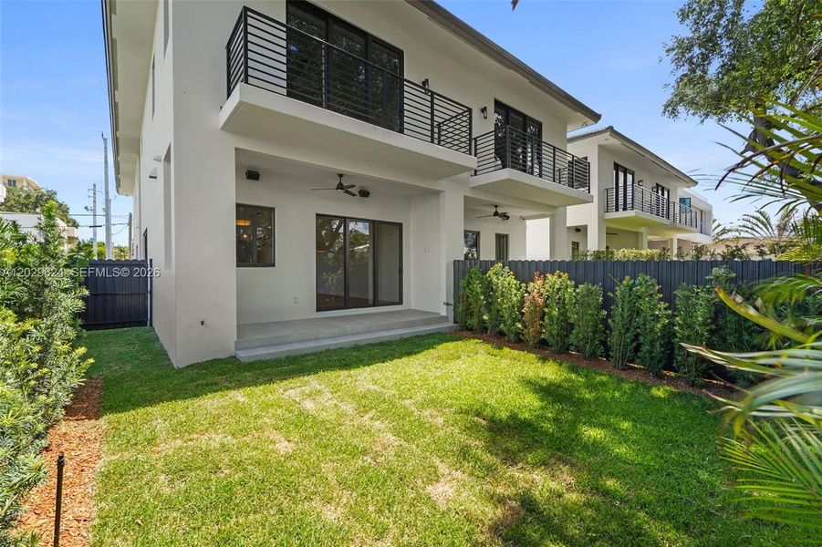 Exterior details and patio area of a home in , Miami (Image 27).