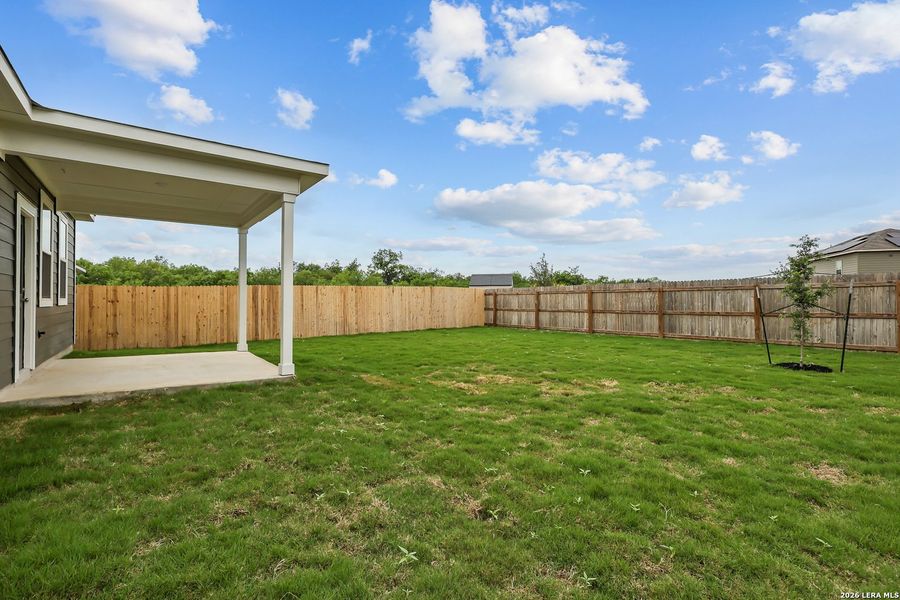 Exterior details and patio area of a home in Cinco Lakes, San Antonio (Image 3).