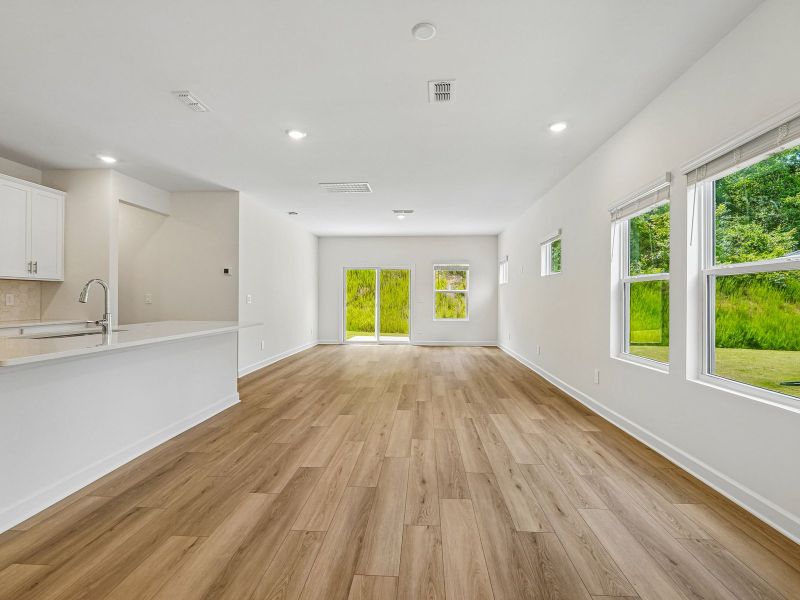 Spacious, unfurnished interior of a new home in Walnut Reserve, Conover (Image 11).