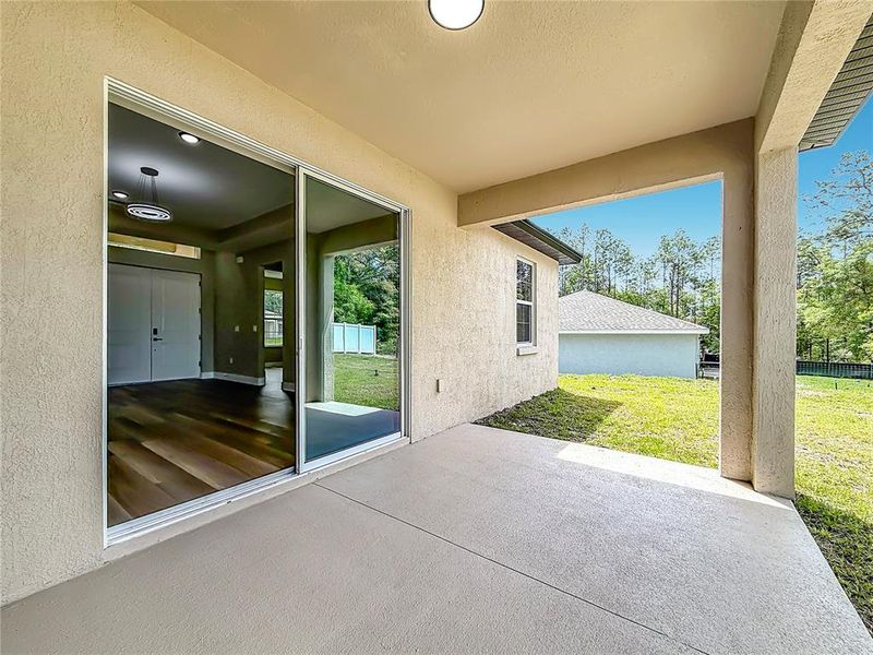Exterior details and patio area of a home in , Citrus Springs (Image 3).