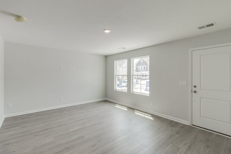 Spacious, unfurnished interior of a new home in Astoria, Columbia (Image 27).