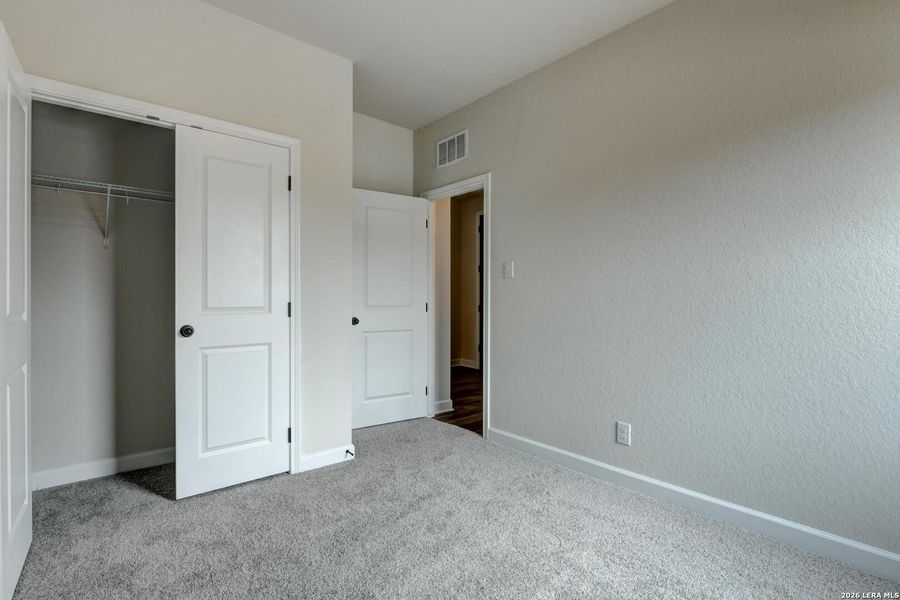 Spacious, unfurnished interior of a new home in Hennersby Hollow, San Antonio (Image 17).