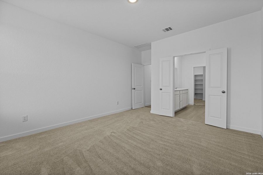 Spacious, unfurnished interior of a new home in Voss Farms, New Braunfels (Image 21).