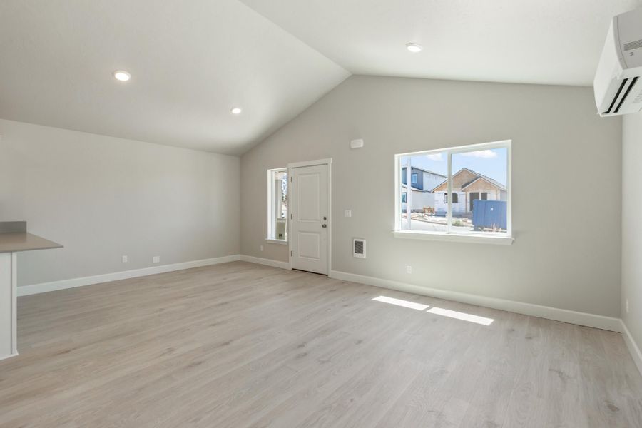 Spacious, unfurnished interior of a new home in Feather Ridge, Redmond (Image 21).