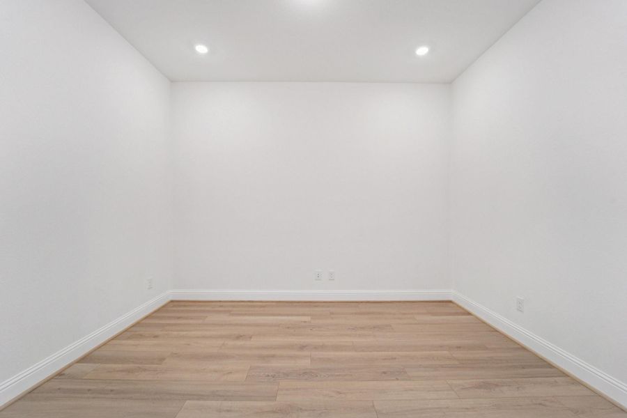 Spacious, unfurnished interior of a new home in Meridiana 70', Manvel (Image 40).